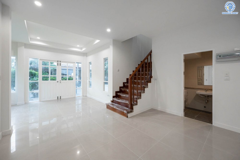 บ้านมือสองตกแต่งใหม่ โครงการ ดรีมเพลส สวนผัก ทาวน์เฮ้าส์หลังมุมพื้นที่กว้าง 28.5 ตร.ว. ฟังก์ชัน 3 ห้องนอน 2 ห้องน้ำ สิ่งอำนวยความสะดวกครบครัน พร้อมตอบโจทย์ทุกการเข้าอยู่ บนทำเลที่เชื่อมต่อหลายเส้นทาง ถนนราชพฤกษ์, พระราม5 และบรมราชชนนี ใกล้ทางด่วน "ศรีรัช"